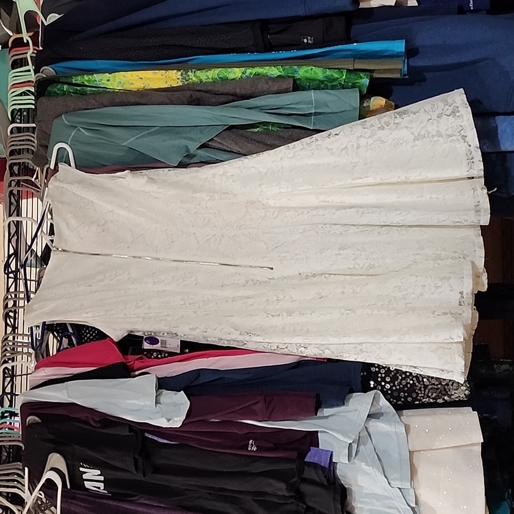 White lace Danny and Nicole dress - Picture 4 of 5